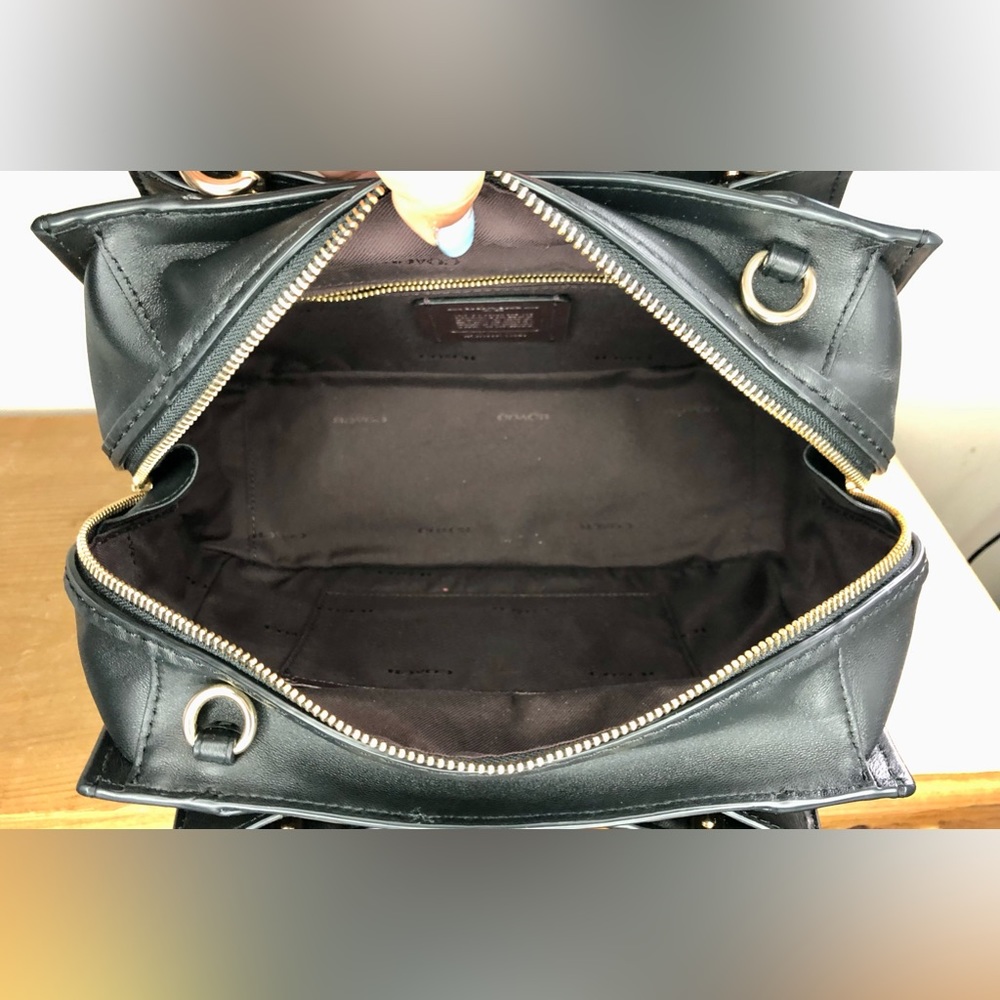 S⭕️LD‼️Coach Dreamer With Quilting And Rivets Gold/Black - Picture 7 of 12